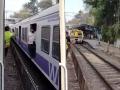 Mumbai Local Train: मुंबई लोकलमध्ये तरूणाचा धोकादायक स्टंट; सोशल मीडियावरील लाईक्ससाठी जीवाशी खेळ - Marathi News | Video of dangerous stunt of young man in mumbai local is going viral on social media  | Latest mumbai News at Lokmat.com