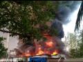 भिवंडीत यंत्रमाग कारखान्याला भीषण आग संपूर्ण कारखाना जळून खाक - Marathi News | A huge fire engulfed the loom factory in Bhiwandi | Latest thane News at Lokmat.com