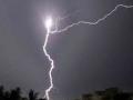 अंगावर वीज कोसळून महिला ठार; अचानक दुपारी वीज कोसळली - Marathi News | Woman killed by lightning; Suddenly, in the afternoon, lightning struck the body | Latest vardha News at Lokmat.com