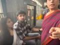 लपून-छपून गर्लफ्रेंडला भेटणं पडलं महागात! आईने रंगेहात पकडल्यावर मुलाची उडाली भंबेरी...पाहा व्हायरल व्हिडिओ... - Marathi News | Viral Video Mother Caught Son With His Girlfriend & The Engagement Was Done At Metro Station | Latest sakhi News at Lokmat.com
