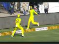 India vs Australia, 2nd ODI : दोघांनी टिपला विराटचा सुरेख झेल, पाहा नेमकं काय घडलं Video - Marathi News | India vs Australia, 2nd ODI : Two players take Virat Kohli's super duper catch, Watch Video | Latest cricket News at Lokmat.com