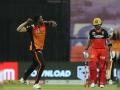 Eliminator, SRH vs RCB : Ohhh No... दुसऱ्याच षटकात विराट कोहली OUT; जेसन होल्डरनं दिले दोन धक्के, Video - Marathi News | Eliminator, SRH vs RCB : Virat Kohli gone its big wicket for SRH, Jason Holder strikes catch taken by Goswami, Video  | Latest cricket News at Lokmat.com