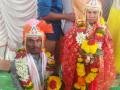 शुभमंगल ; अडीच फुटी विशालला मिळाली तीन फुटी जोडीदार - Marathi News | Shubhamangal; Twenty-two splinters got three-legged spouse | Latest solapur News at Lokmat.com