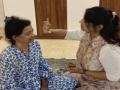 सांगलीतील विट्यात विधवा महिलांना मकर संक्रातीचे वाण, भरली ओटी पाहून फुटला अश्रुंचा बांध  - Marathi News | Makar Sankranti Varieties for Widow Women in Vita in Sangli | Latest sangli News at Lokmat.com