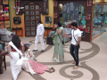 Bigg Boss Marathi 2: घरात अचानक चक्कर येऊन पडली शिवानी ? - Marathi News | Shivani surve fell down in bigg boss marathi house | Latest filmy News at Lokmat.com