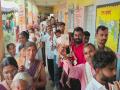 नांदेड मनपा निवडणूक: संथ सुरुवातीनंतर सायंकाळी मतदारांच्या रांगा, वेळ संपल्याने अनेक निराश - Marathi News | Nanded Municipal Corporation Election: After a slow start, voters queue in the evening, many disappointed as time runs out | Latest nanded News at Lokmat.com