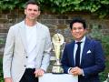 Anderson-Tendulkar Trophy : दोन दिग्गजांच्या खास फ्रेमसह दिसली नव्या ट्रॉफीची पहिली झलक (See Pics) - Marathi News | New trophy to honour James Anderson and Sachin Tendulkar in England India Test Series See Pics | Latest cricket News at Lokmat.com