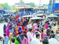 संतप्त महिलांचा रस्ता रोको - Marathi News | Stop the Angry Women's Road | Latest vasai-virar News at Lokmat.com
