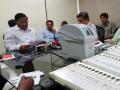 निवडणूक आयोगाने दाखवले व्हीव्हीपीएटी मशीनचे प्रात्यक्षिक - Marathi News | Demonstrated VVPAT machine demonstration by Election Commission | Latest maharashtra Videos at Lokmat.com