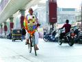 कदम यांची विश्वशांतीसाठी सायकलस्वारी - Marathi News | Cycle rider for world peace | Latest thane News at Lokmat.com