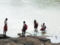 शिक्षणासाठी विद्यार्थ्यांचा तराप्यावरून जीवघेणा प्रवास - Marathi News |  Fierce travels from students' shelf for education | Latest vasai-virar News at Lokmat.com