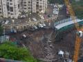 Mumbai Rain Updates: वडाळ्यात रस्ता खचून 15 गाड्या अडकल्या ढिगा-याखाली - Marathi News | Mumbai Rain Updates: 15 cars crashes in Landslide in wadala | Latest mumbai Videos at Lokmat.com