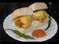 वडापाव आणि बिस्कीटांवर विद्यार्थी काढताहेत दिवस   - Marathi News | the students take on day with only Vada Pav and Biscuits | Latest pune News at Lokmat.com