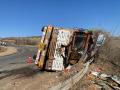 कोल्हापूर-रत्नागिरी रोडवर वाघबीळ घाटात ट्रक उलटला - Marathi News | A truck overturned at Waghbeel Ghat on the Kolhapur-Ratnagiri road | Latest kolhapur News at Lokmat.com