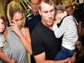Ball tampering : ... अन् वॉर्नरला पाहून त्याची पत्नी रडायला लागली - Marathi News | Ball tampering: ... and seeing warner his wife started crying | Latest cricket News at Lokmat.com
