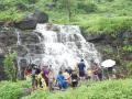 धबधबे ठरत आहेत धोकादायक; बंदी आदेशाचे उल्लंघन - Marathi News | Waterfalls are becoming dangerous | Latest navi-mumbai News at Lokmat.com
