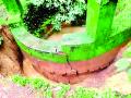 कुडाळात पावसाची संततधार, सार्वजनिक विहीर कोसळली - Marathi News | A continuous well of rain, a public well collapsed | Latest sindhudurga News at Lokmat.com