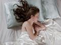 रात्री केस धुवून झोपत असाल तर 'हे' नक्की वाचा! - Marathi News | diseases caused sleeping with wet hair | Latest health News at Lokmat.com