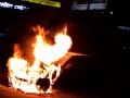 बीएमडब्ल्यूच्या X1 या लक्झरी कारला ठाण्यात आग - Marathi News | BMW's X1 luxury car set on fire | Latest maharashtra Videos at Lokmat.com