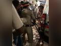 पोलिसांनी मुजोर फेरीवाल्यांना दाखविल्या खाक्या - Marathi News | Police have shown to the hawkers | Latest crime Videos at Lokmat.com