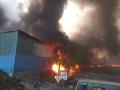 शीळ डायघरमधील भंगार गोदामाला भीषण आग; 30 ते 35 गोदामे खाक - Marathi News | Heavy fires of scrap warehouse in Shil Diaghar; 30 to 35 godowns lost | Latest thane News at Lokmat.com