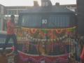 नव्वदाव्या वर्षीही सुसाट धावली दख्खनची राणी ! (व्हिडीओ) - Marathi News | Passenger celebrates Deccan Queen railway 90th birthday at Pune station | Latest pune News at Lokmat.com