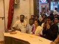 मनसे अध्यक्ष राज ठाकरेंनी घेतलं सिद्धिविनायकाचं दर्शन  - Marathi News | MNS chief Raj Thackeray visit at Siddhivinayak Temple | Latest mumbai Videos at Lokmat.com