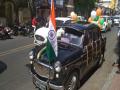 भारत पाकिस्तान मॅचसाठी त्यांनी काढली 1960 च्या कारमधून फेरी - Marathi News | he did a rally from vintage car for india pakistan match | Latest pune News at Lokmat.com
