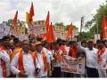 पीक विमा नाकारणाऱ्या कंपन्यांवर शिवसेनेचा माेर्चा - Marathi News | shiv sena aggressive on crop insurance | Latest pune News at Lokmat.com