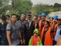 पुराच्या पाण्यात अडकलेल्या नागरिकांची सुखरूप सुटका - Marathi News | Rescue of civilians trapped in flood waters | Latest pimpri-chinchwad News at Lokmat.com