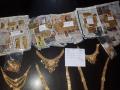 पुणे स्टेशनवर पकडले एक काेटी पाच लाख रुपयांचे साेने - Marathi News | gold of rs 1 corer five lakh were seized at a Pune station | Latest pune News at Lokmat.com