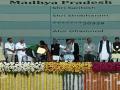 मोदींचे स्त्री दाक्षिण्य; पाया पडायला आलेल्या महिलेपुढे नतमस्तक झाले पंतप्रधान! - Marathi News | pm narendra modi karnataka visit tumkur kisan samman nidhi krishak award | Latest national News at Lokmat.com