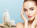 त्वचेवर ग्लो हवा असेल तर थंड दुधाचा 'असा' करा वापर - Marathi News | How to get glowing skin by using cold milk | Latest beauty News at Lokmat.com
