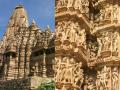 खजुराहो मंदिरातील मूर्ती 'अशा' असण्यामागचं कारण माहीत आहे का? - Marathi News | Know the secrets of khajurahoo temple in madhya pradesh myb | Latest travel Photos at Lokmat.com