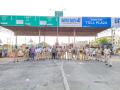 coronavirus : वरसोली टोलनाक्यावरील पोलीस बंदोबस्तात वाढ - Marathi News | coronavirus : increase in police deployment on varsoli toll plaza rsg | Latest pimpri-chinchwad News at Lokmat.com