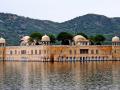 भारतातील 'या' वास्तूचे ५ पैकी चार मजले आहेत पाण्यात - Marathi News | Jal mahal palace in jaipur surrounded by water myb | Latest jarahatke News at Lokmat.com