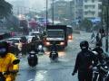 मुसळधार पावसामुळे मंदावला मुंबापुरीचा वेग, ठाण्यातही जोरदार - Marathi News | Heavy rains slow down Mumbai's speed, heavy in Thane too | Latest mumbai News at Lokmat.com