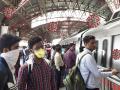 मास्कच्या वापराबाबत 'या' गोष्टी माहीत असतील तरच होईल संक्रमणापासून बचाव; वेळीच सावध व्हा - Marathi News | How you can test your triple layer mask is real and effective in corona virus cases | Latest health News at Lokmat.com