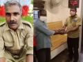 याला म्हणतात माणुसकी! पठ्ठ्याला कामावरून घरी जाताना ६५ हजार रुपयांनी भरलेलं पाकिट मिळालं अन् मग.... - Marathi News | kerala man deposits lost wallet containing rs 65000 to police in kochi | Latest social-viral News at Lokmat.com