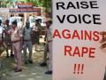 Hathras Gangrape : पोलिसांच्या डोळ्यात तरळले अश्रू, जिभेचा तुकडा पडूनही पीडितेने नराधमांविरोधात जबाब देण्याचा केला प्रयत्न - Marathi News | | Latest crime News at Lokmat.com