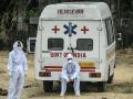 CoronaVirus News : कोरोनाचा धसका! अस्थी घेण्यासाठी कुटुंबीयांचा नकार, स्मशानभूमीबाहेर लागले ढिग - Marathi News | bones of hundreds people in crematorium their families not coming due corona | Latest national News at Lokmat.com