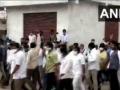 Video : ...अन् संतप्त गावकऱ्यांनी आमदारावर फेकल्या चपला - Marathi News | telangana locals hurled slippers at ibrahimpatnam mla manchireddy kishan reddy video | Latest national News at Lokmat.com