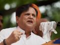 कांग्रेस के 'चाणक्य' थे अहमद पटेल, जानिए कैसा रहा सियासी सफर - Hindi News | Ahmed Patel : MP in the age of 26 to Sonia Gandhi's political advisor, political journey of Ahmed Patel | Latest india Photos at Lokmatnews.in