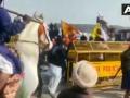 Video : शेतकऱ्यांचा संघर्ष पेटला! शेतकरी आंदोलकाकडून पोलिसांच्या अंगावर ट्रॅक्टर घालण्याचा प्रयत्न    - Marathi News | | Latest national News at Lokmat.com