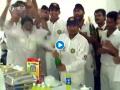 Kolkata Test win : ऑस्ट्रेलियाच्या जबड्यात हात घालून खेचून आणलेला विजय, टीम इंडियानं केलेलं भारी सेलिब्रेशन! - Marathi News | On this day, 2001: When Dravid, Sachin poured champagne on teammates after historic Kolkata Test win, Video | Latest cricket News at Lokmat.com