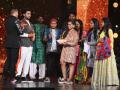 'इंडियन आयडॉल 12'च्या मंचावर साजरी करण्यात आली इफ्तारी - Marathi News | Iftari was celebrated on the stage of 'indian idol 12' | Latest filmy News at Lokmat.com