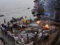 Coronavirus: ...म्हणून कोरोनाकाळात गंगेमधून मोठ्या प्रमाणात वाहूत येताहेत मृतदेह, समोर आलं कारण - Marathi News | Coronavirus: ... So during the Corona period, a large number of corpses are flowing from the Ganga | Latest national Photos at Lokmat.com