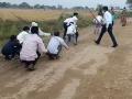 Coronavirus: लग्नात जमली ५००हून अधिक लोकांची गर्दी, पोलिसांनी व-हाड्यांना मारायला लावल्या बेडूक उड्या - Marathi News | Coronavirus: More than 500 people gathered at the wedding, frogs jumped by the police to kill the bones | Latest national News at Lokmat.com