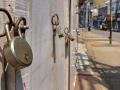 Coronavirus: लॉकडाऊनमुळे बहुरूपी समाजावर उपासमारीची वेळ, सरकारी मदतीची प्रतीक्षा - Marathi News | Coronavirus: Lockdown causes famine in Bahuroopi society, waiting for government help | Latest ahilyanagar News at Lokmat.com