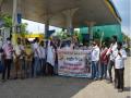 काँग्रेसचे इंधन दरवाढीच्या निषेधार्थ आंदोलन; केंद्र सरकारच्या विरोधात केली जोरदार घोषणाबाजी  - Marathi News | Congress protests against fuel price hike; Strong sloganeering against the central government | Latest hingoli News at Lokmat.com